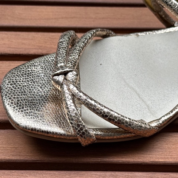Dolce Vita Hensla Gold Metallic Strappy Block Heel Sandals - Picture 15 of 16